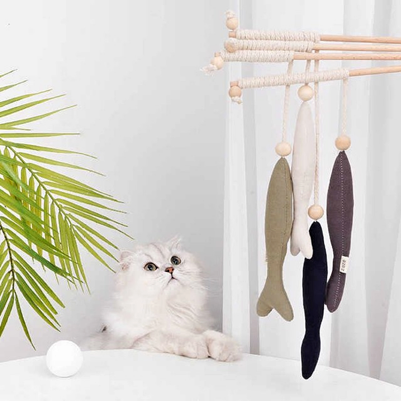 ZEZE Life dřevěná udice s rybičkou, s catnipem