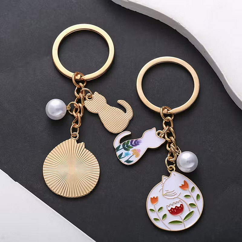 Přívěsek na klíče Kočky s perlou