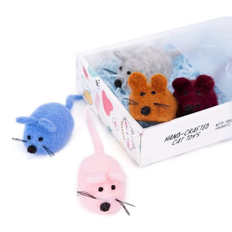 Plstěná myška z ovčí vlny s catnipem